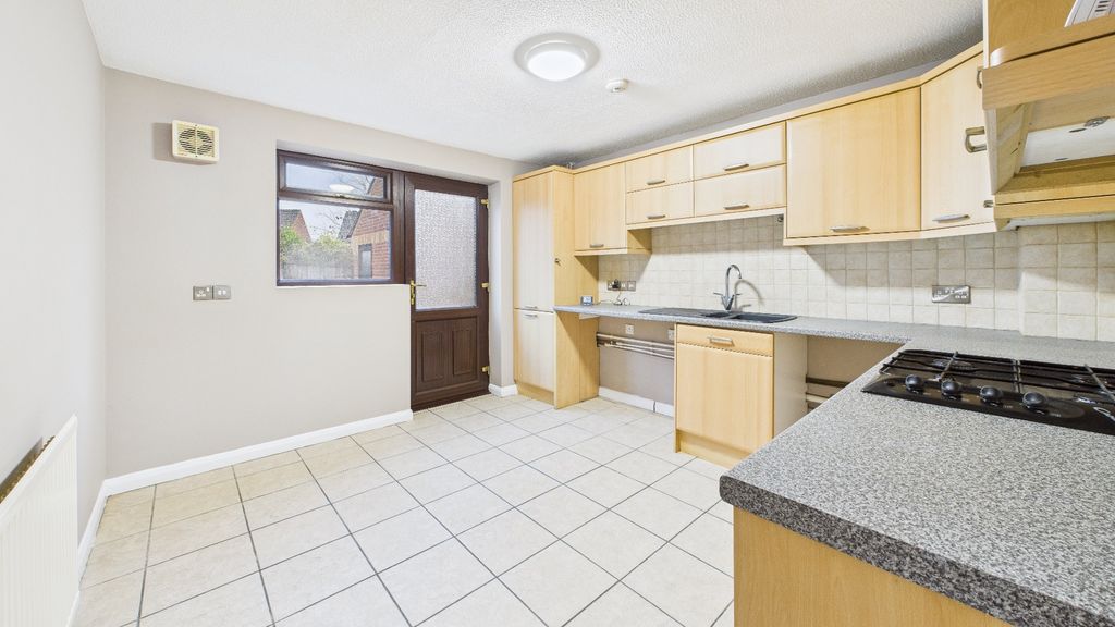 Property photo 2 of 15 4455624