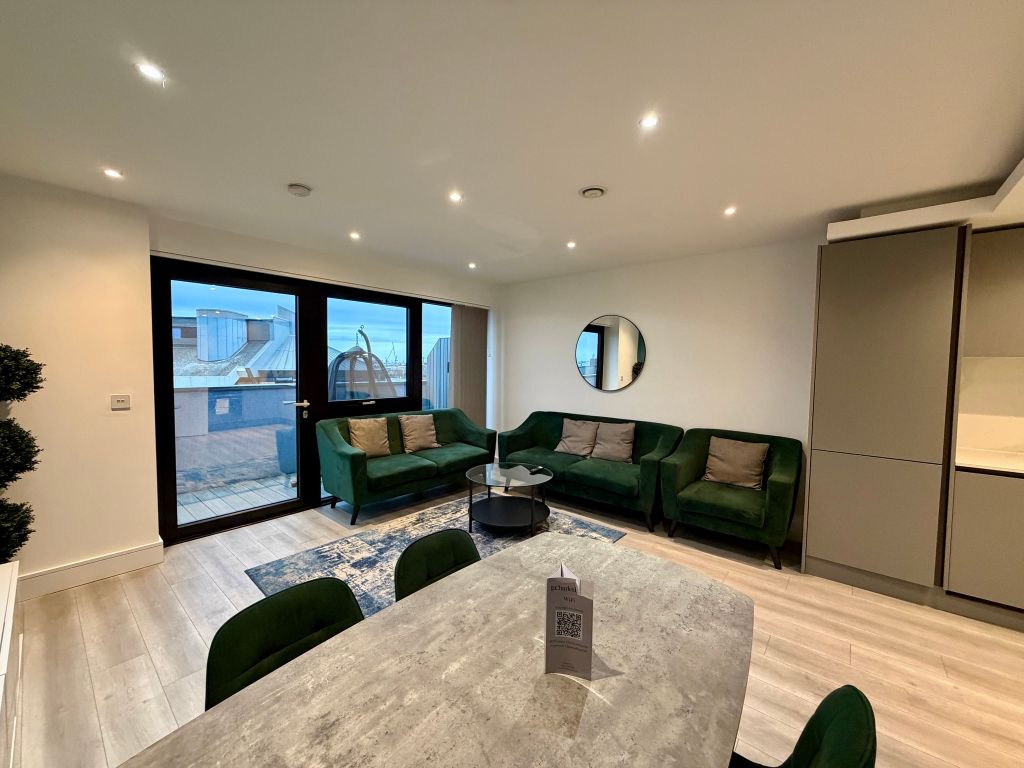 Property photo 1 of 27 Living Room