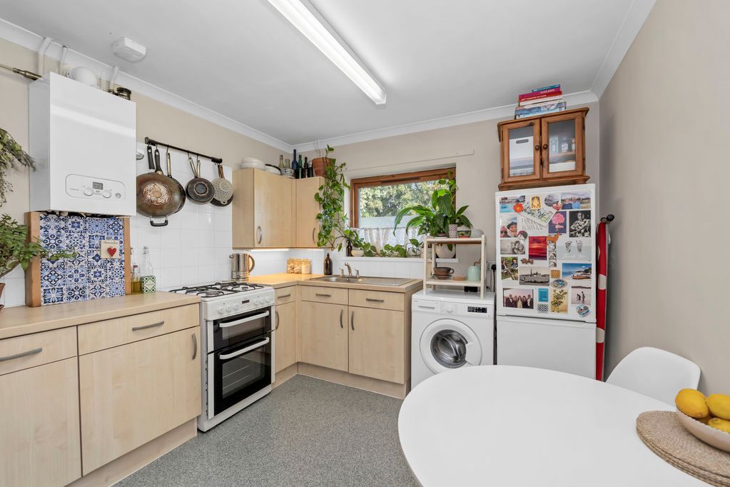 Property photo 3 of 10 Kitchen