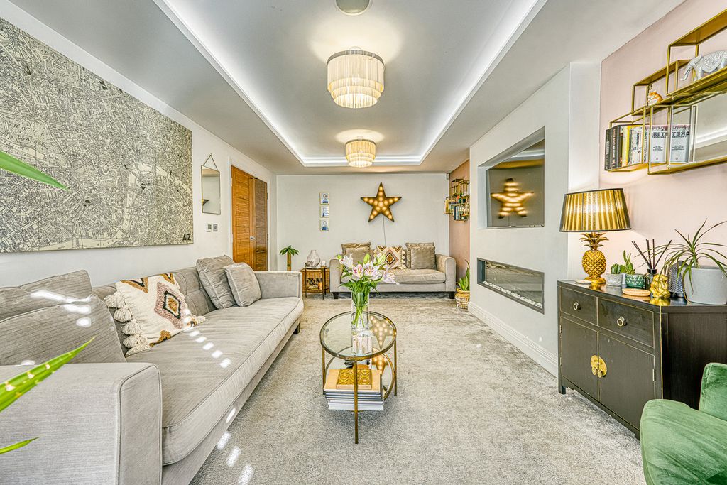 Property photo 3 of 33