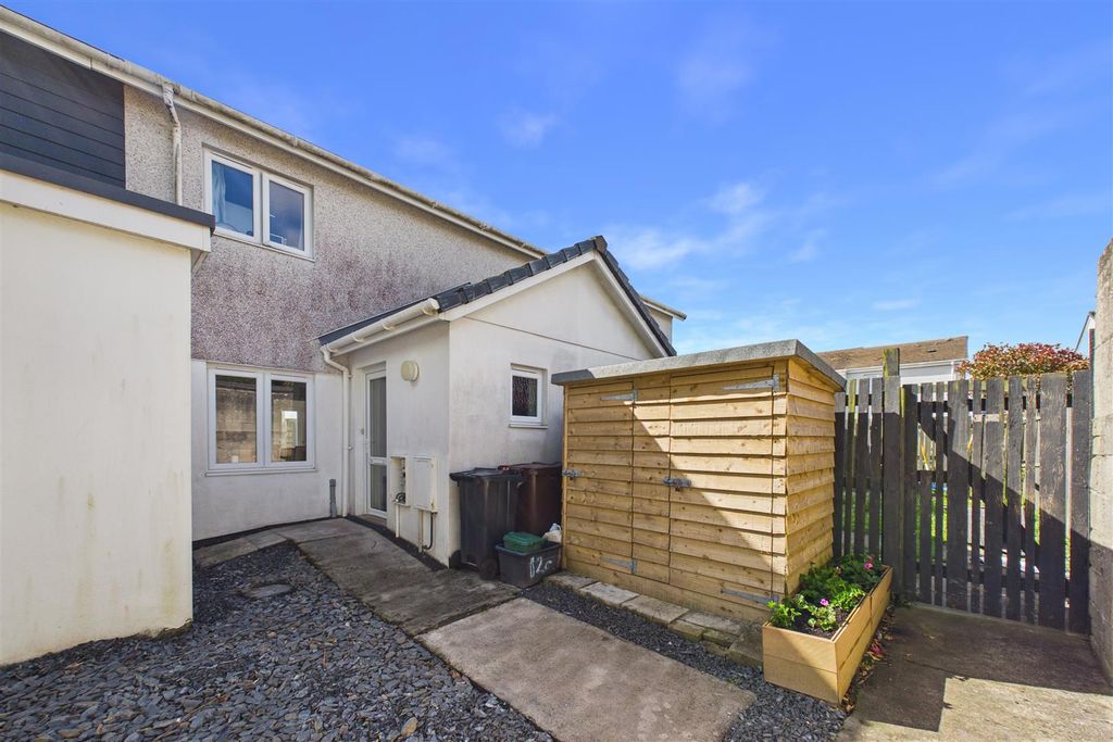 Property photo 1 of 16 Dale Road