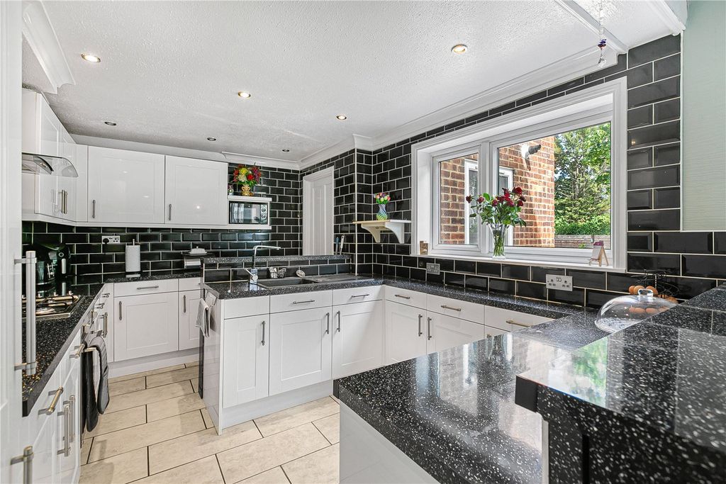 Property photo 3 of 18 Kitchen