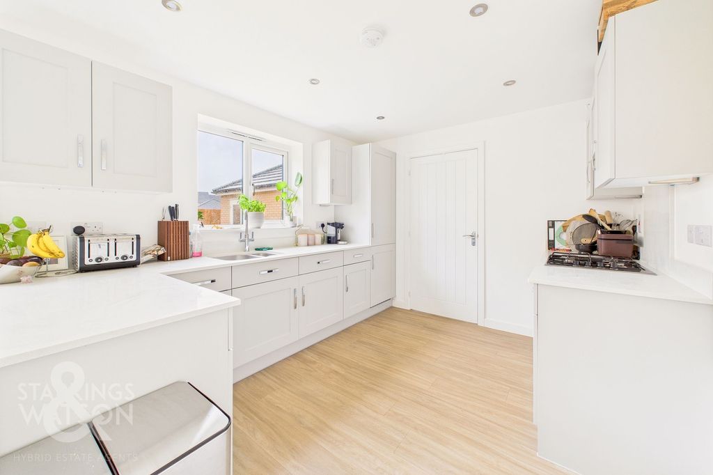 Property photo 3 of 27