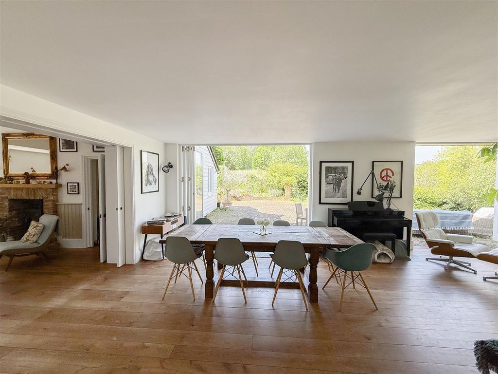 Property photo 2 of 25