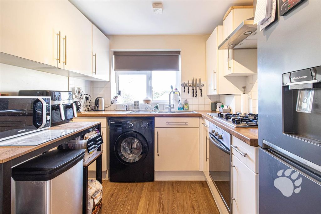 Property photo 3 of 15 Kitchen