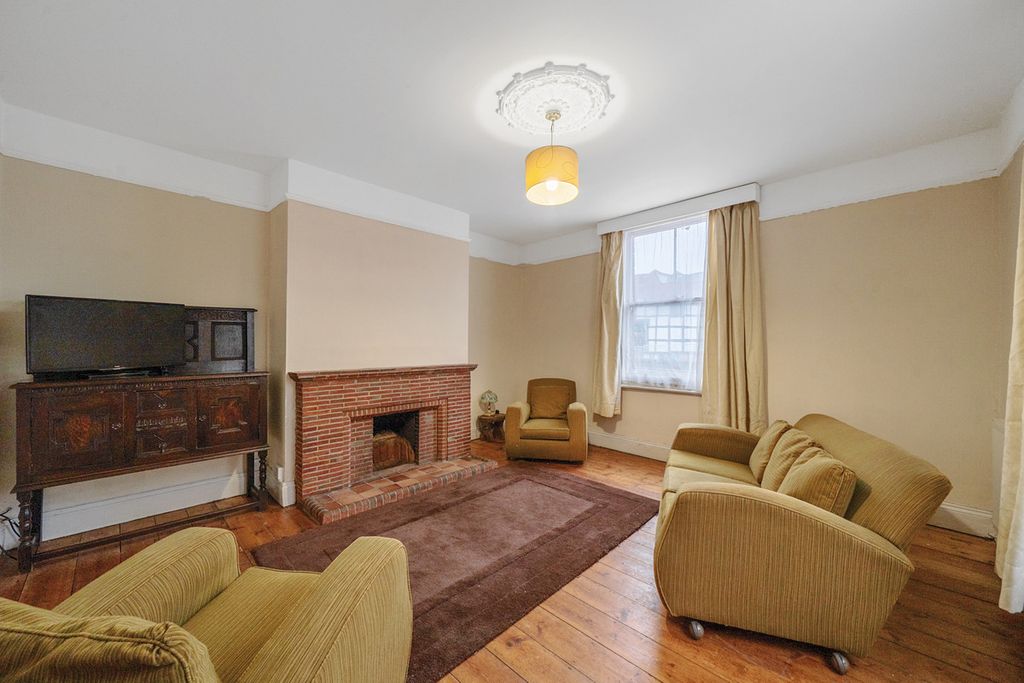 Property photo 2 of 26