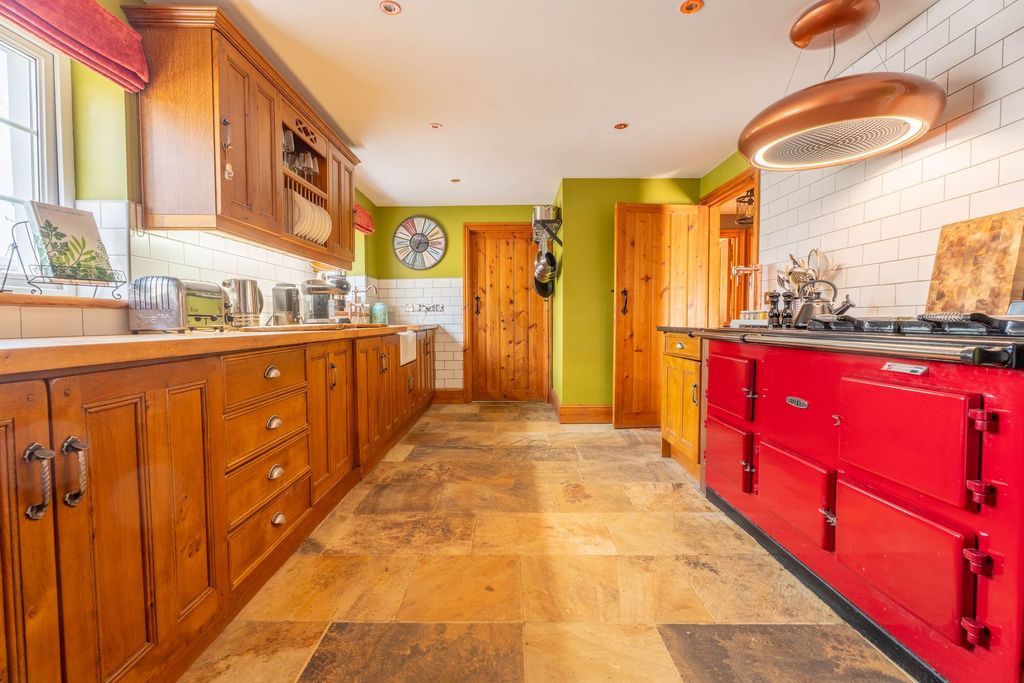Property photo 3 of 47