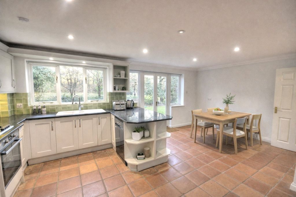 Property photo 3 of 18 Picture No. 98