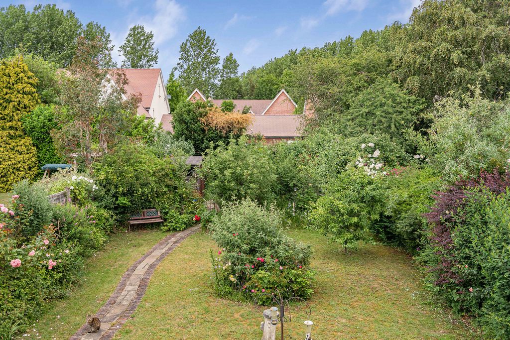 Property photo 2 of 20