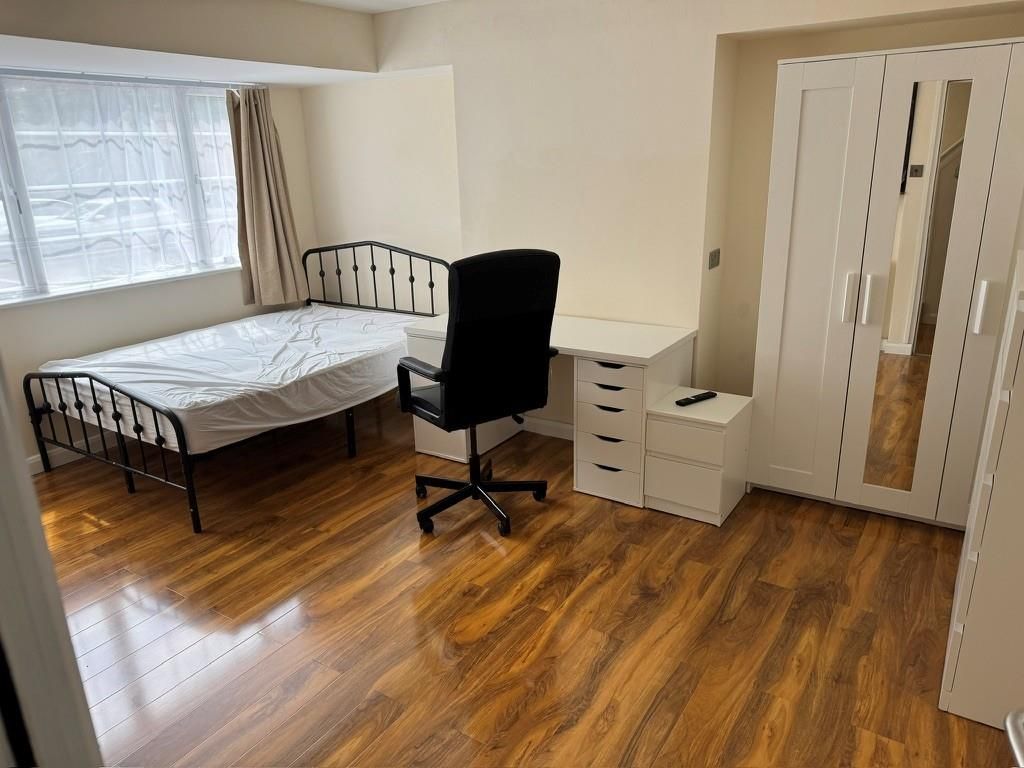 Property photo 3 of 11 Bedroom