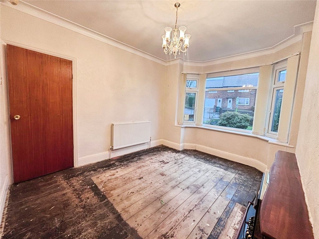 Property photo 3 of 13 Lounge