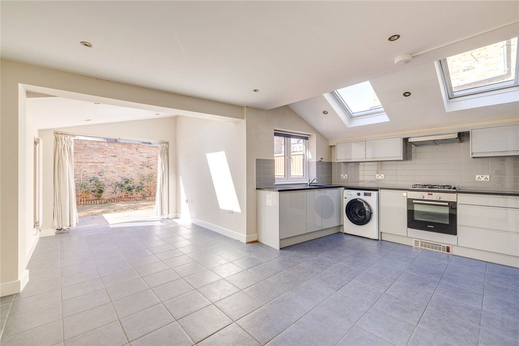 Property photo 1 of 16 Kitchen 2