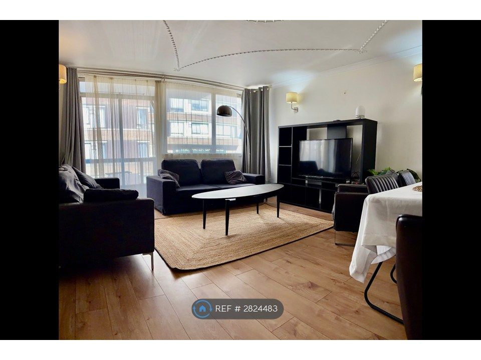 Property photo 1 of 10 Spacious Living Area