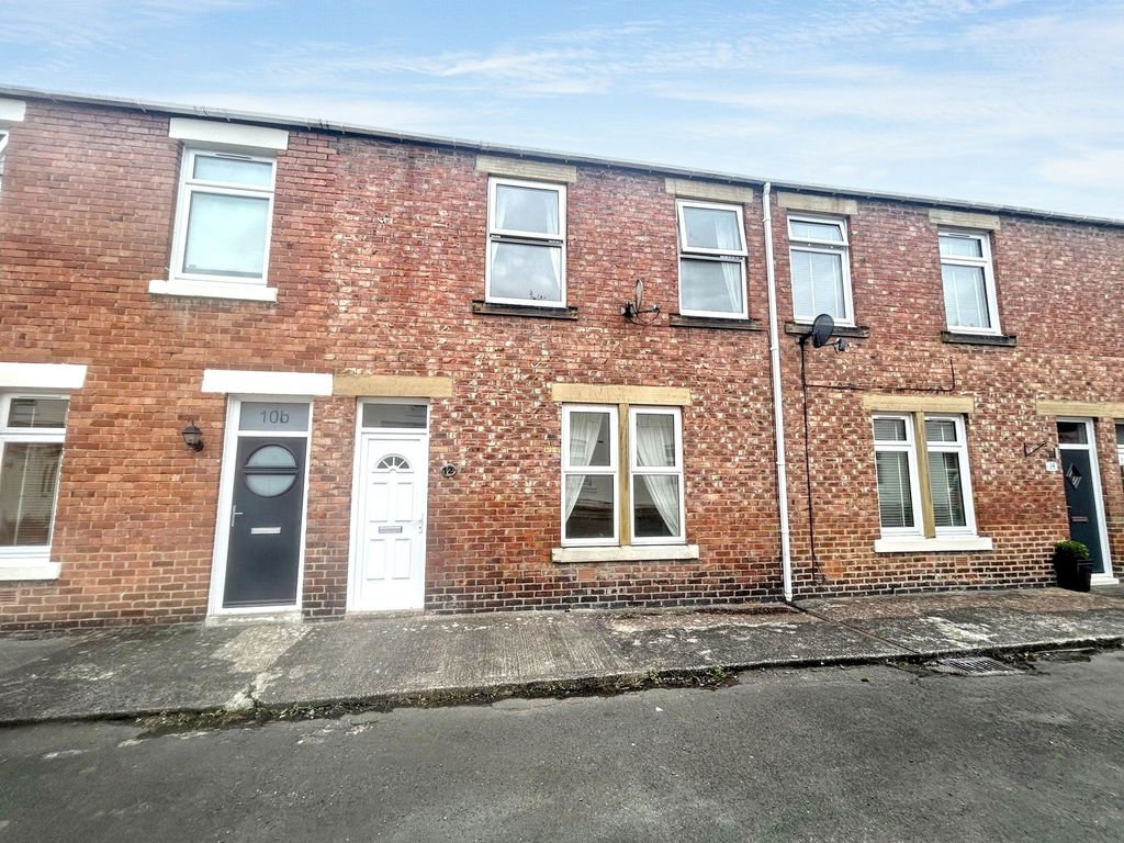 Property photo 1 of 8