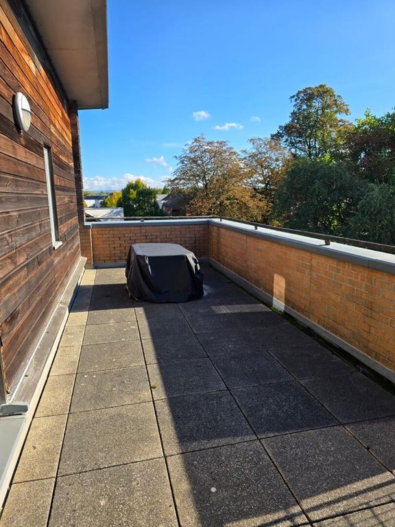 Property photo 2 of 11 Terrace / Patio