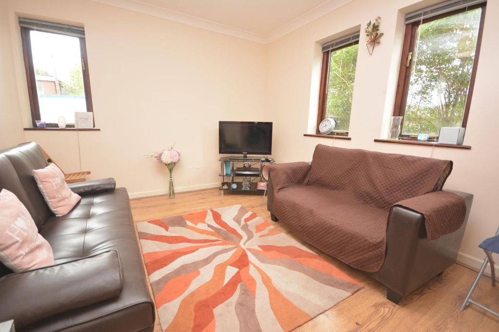 Property photo 1 of 5 Lounge