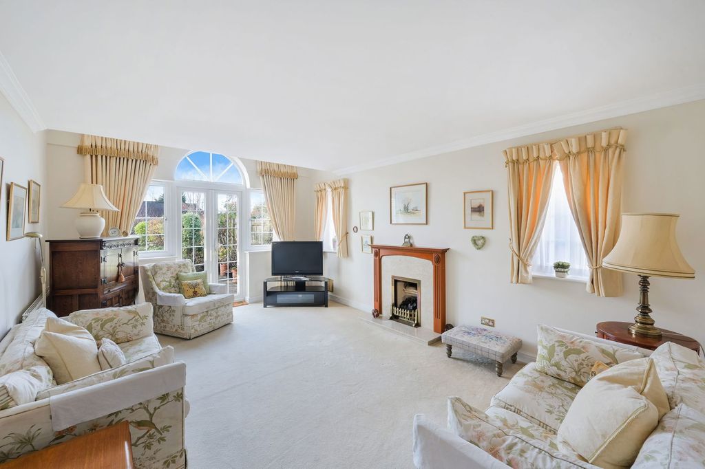 Property photo 2 of 14