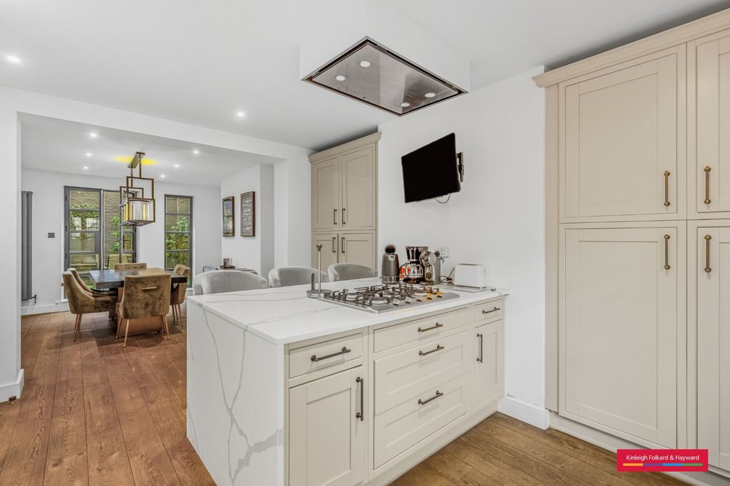 Property photo 3 of 38 Picture No. 14