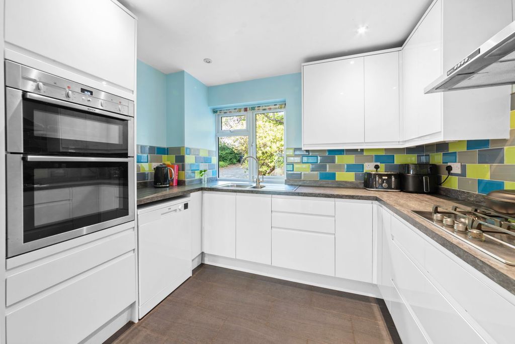 Property photo 3 of 23