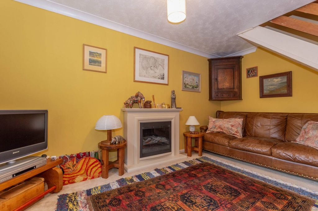 Property photo 2 of 12