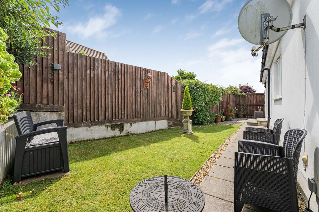 Property photo 3 of 23
