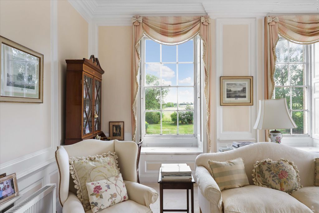 Property photo 3 of 18 Image