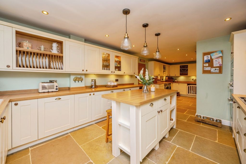 Property photo 3 of 27 Pbox-Img.Jpg