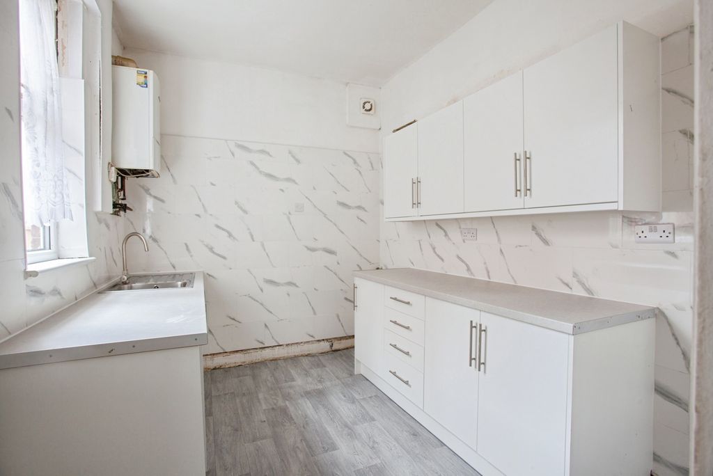 Property photo 2 of 20 Pbox-Img.Jpg