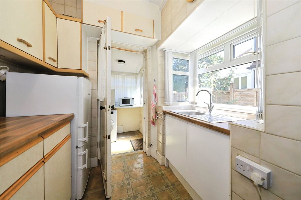 Property photo 3 of 12 Kitchen