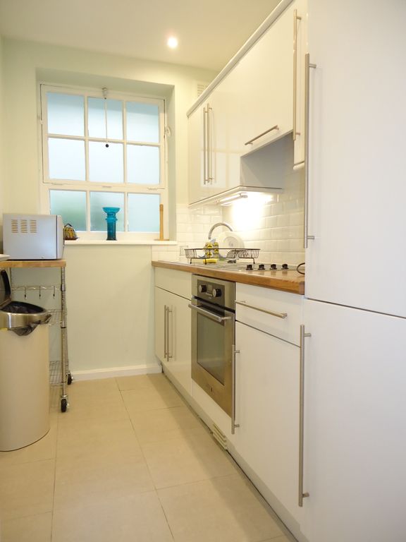 Property photo 3 of 9 Kitchen