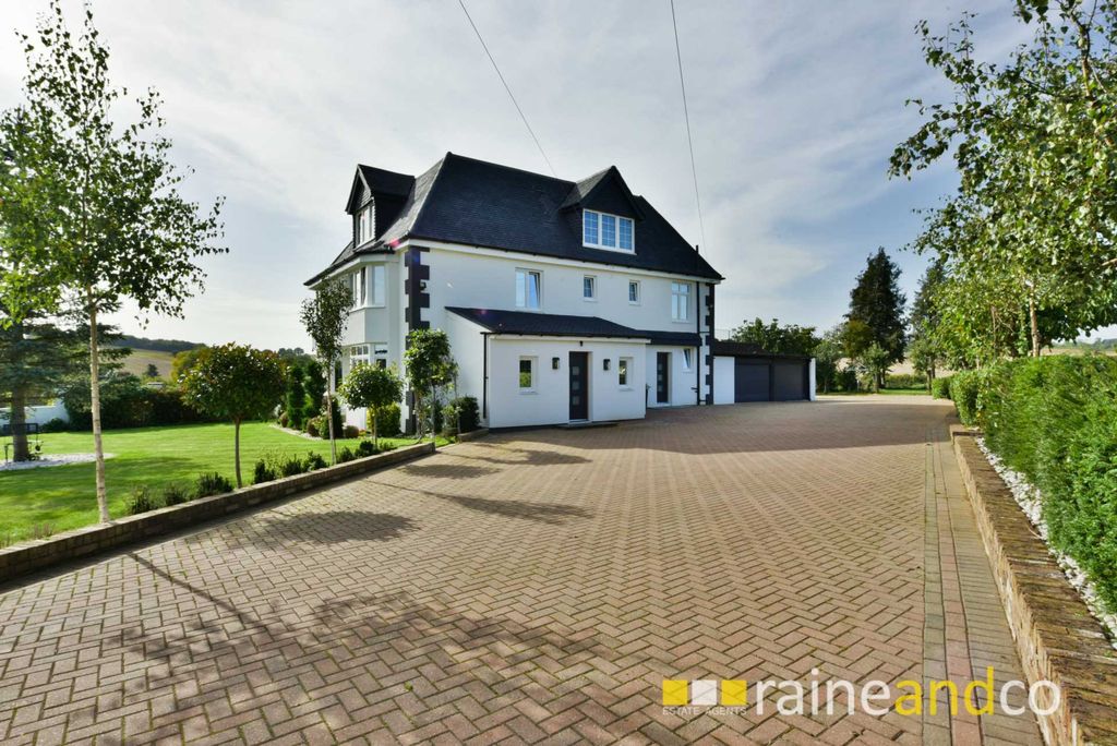 Property photo 1 of 44