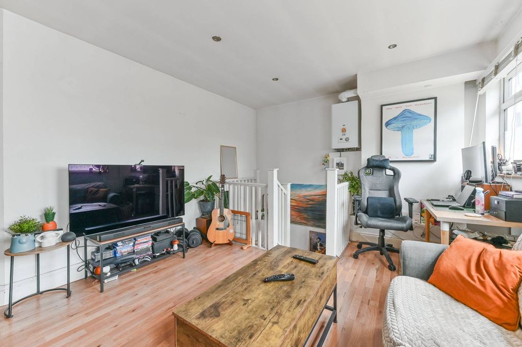 Property photo 1 of 8