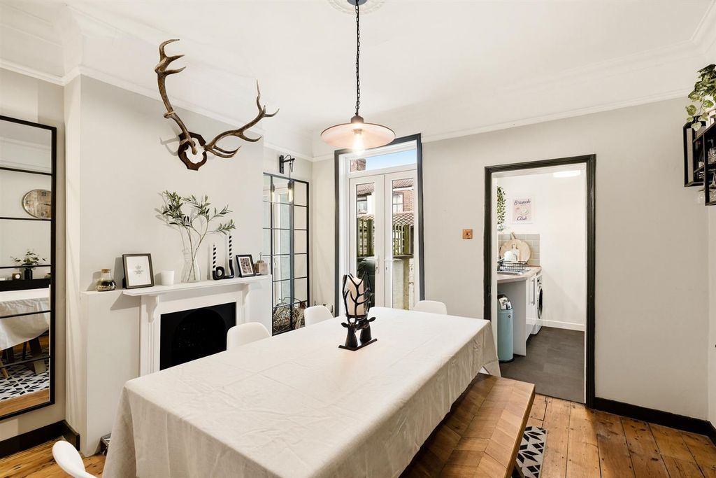 Property photo 3 of 22 14-Harfordst-007.Jpg