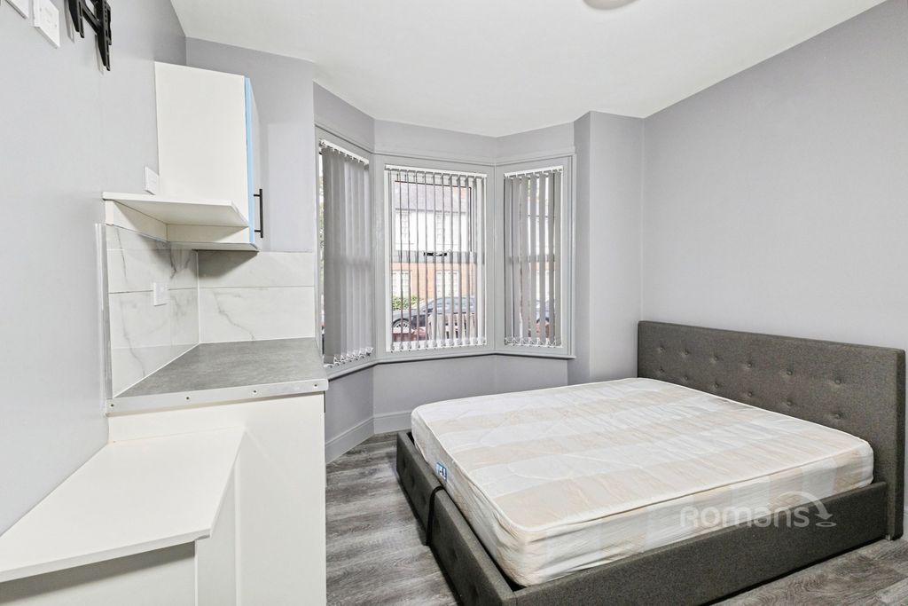 Property photo 2 of 12 Pbox-Img.Jpg