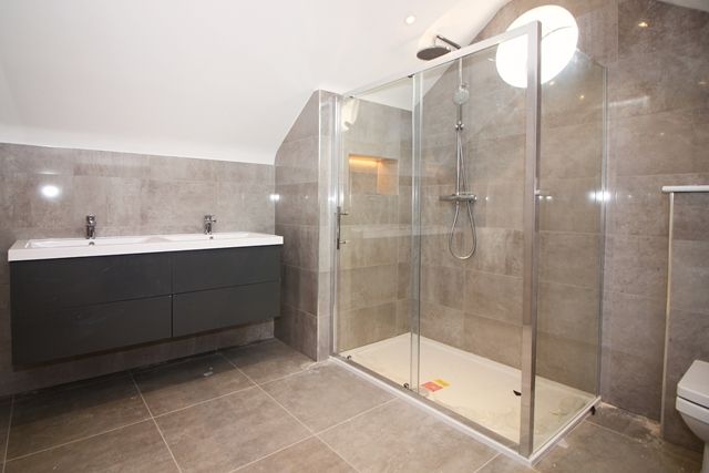 Property photo 3 of 15 Master En-Suite
