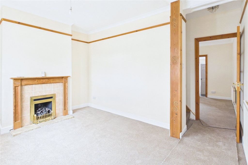 Property photo 2 of 18 Picture No. 16