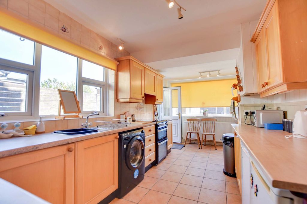 Property photo 3 of 13