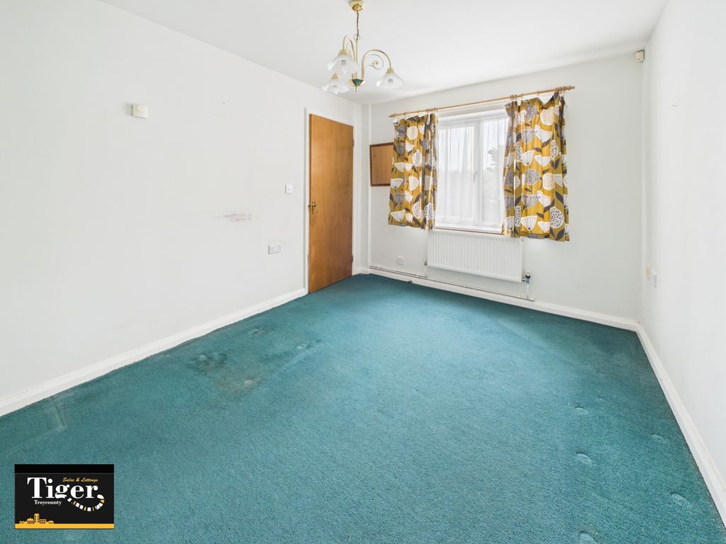 Property photo 3 of 11 Cam01931G0-Pr0381-Still001