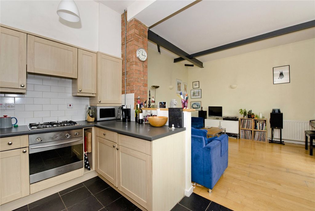 Property photo 3 of 7