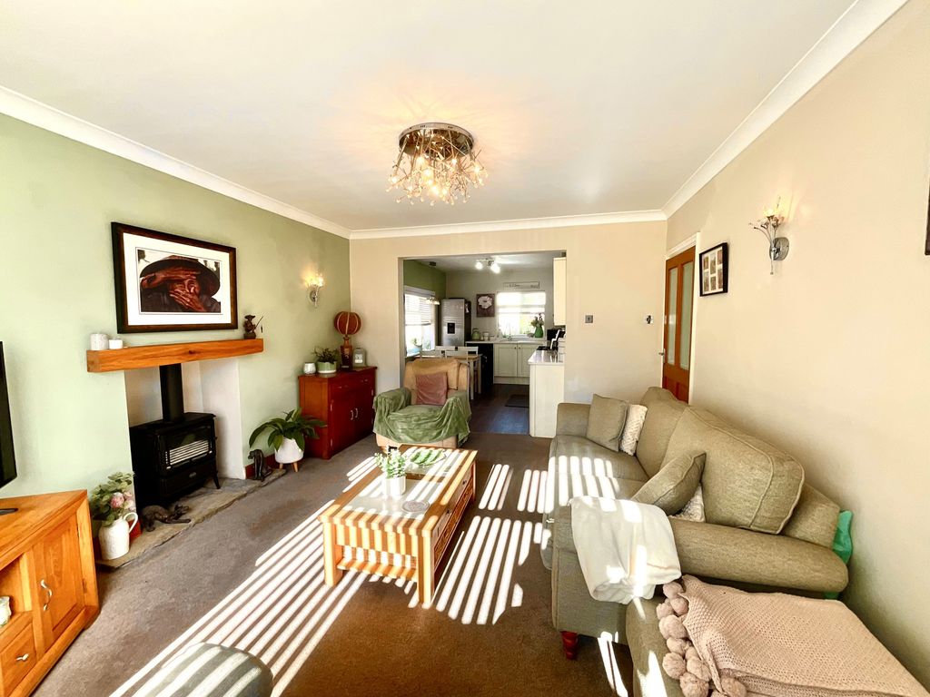 Property photo 2 of 28