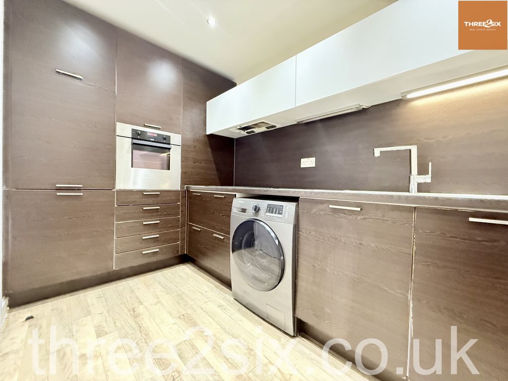 Property photo 3 of 8 Kitchen