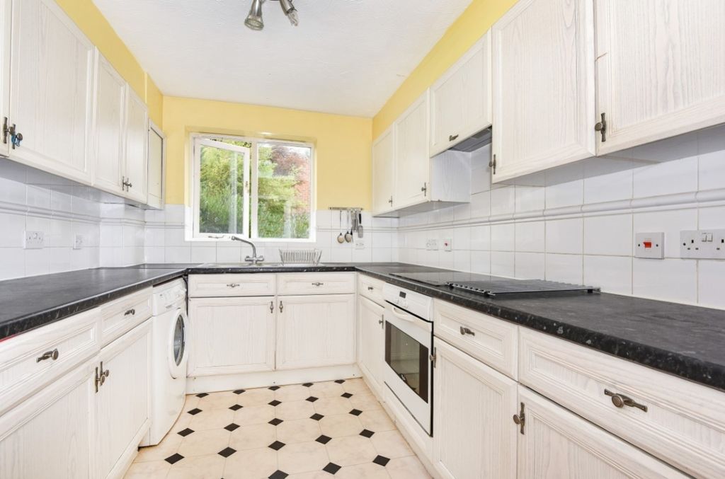 Property photo 3 of 5 Kitchen