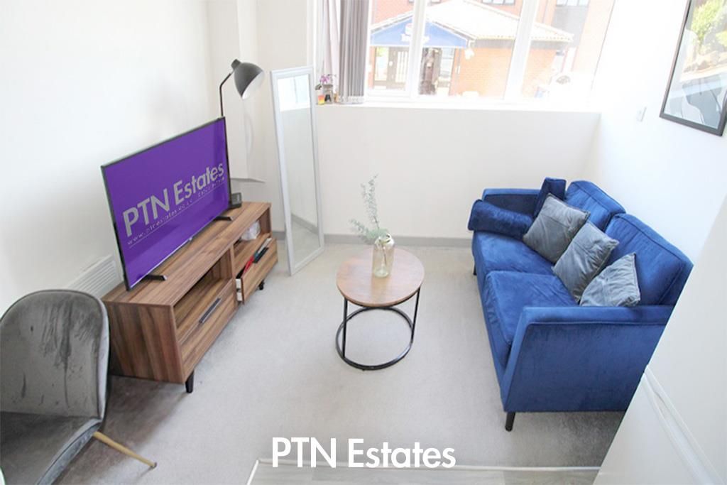 Property photo 3 of 8 Lounge 1 Light .Jpg