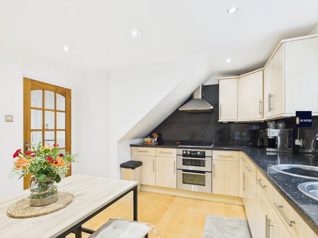 Property photo 3 of 34