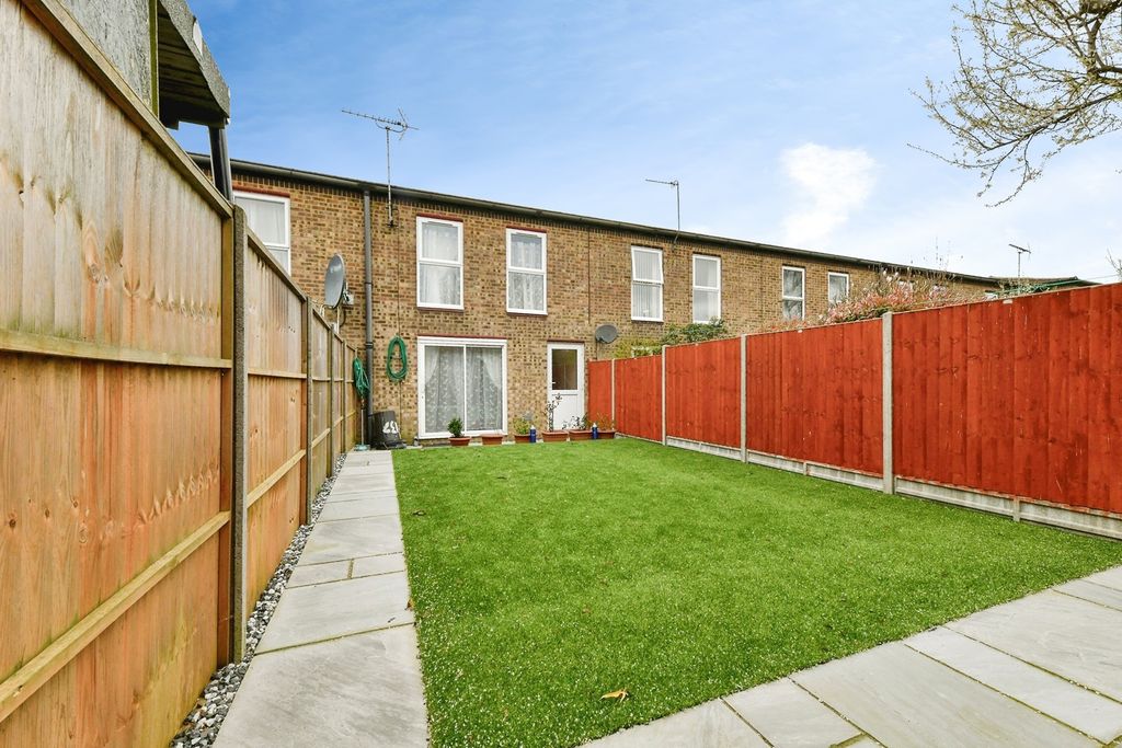 Property photo 3 of 19 Garden