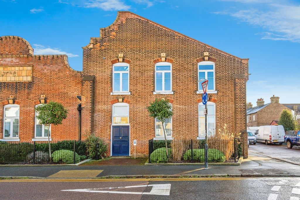 Property photo 1 of 18