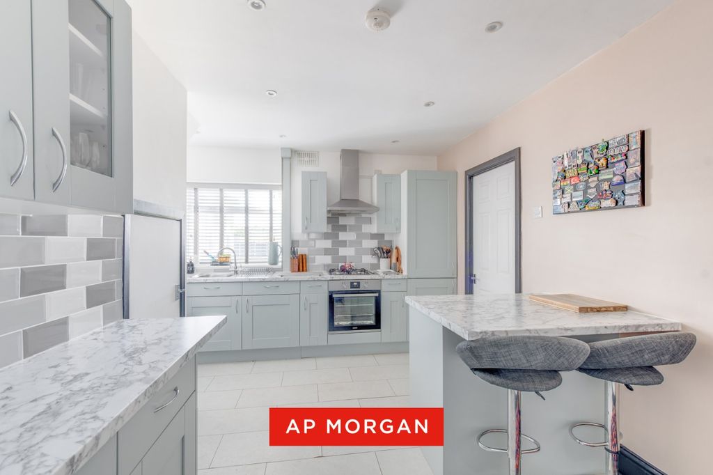 Property photo 3 of 14 Picture No. 13