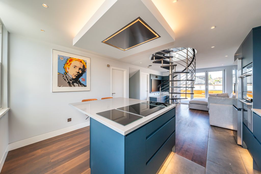 Property photo 3 of 36