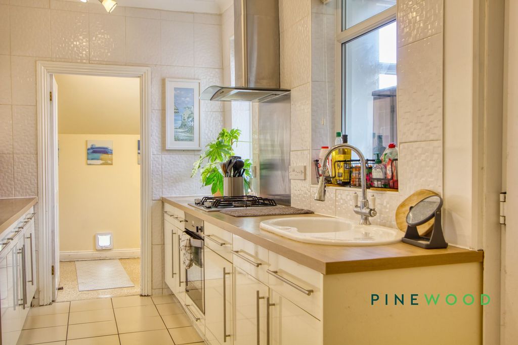 Property photo 3 of 26 Kitchen
