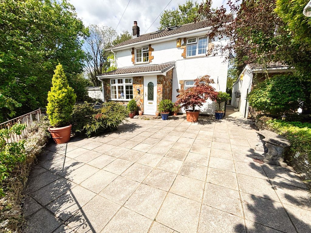 Property photo 3 of 37